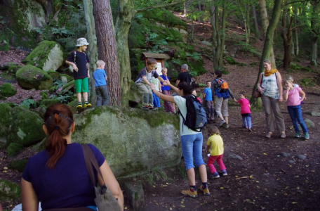 Takhle nějak vypad&aacute; Ledň&aacute;ček na v&yacute;letě, hromada harantů a mamin.