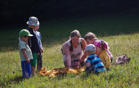 Děti pozn&aacute;vaj&iacute; př&iacute;rodniny.