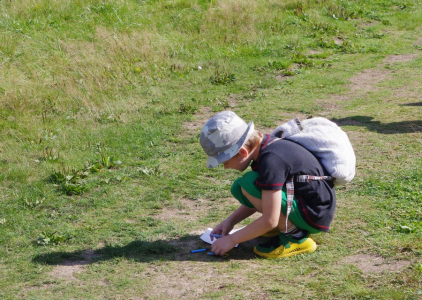 &Scaron;imon kresl&iacute; na cestě.