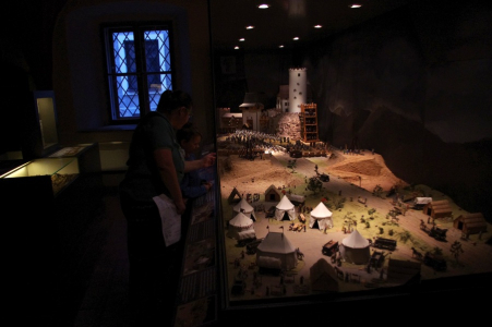 Tohle kr&aacute;sn&eacute; diorama představuje taktiku obl&eacute;h&aacute;n&iacute; a boje ve středověku.