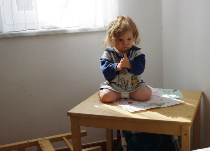 Ester leze do v&yacute;&scaron;ek, potvora.