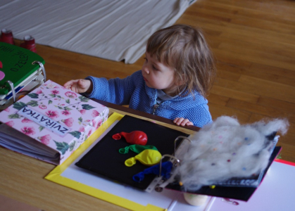 Ester u kn&iacute;žek.