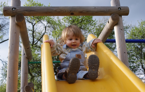 Ester poprv&eacute; na klouzačce.