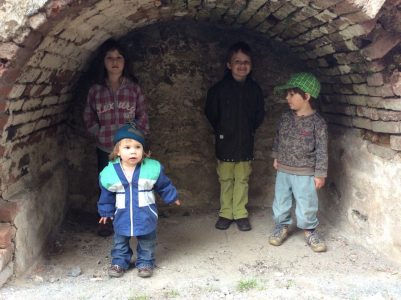 Skř&iacute;tci na hradě.