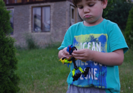 Matěj stav&iacute;.