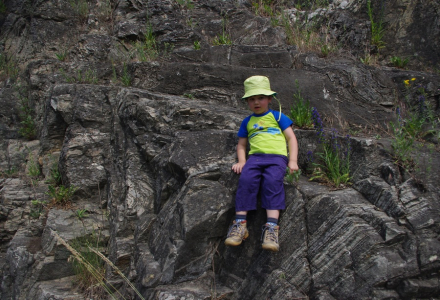 Matěj na sk&aacute;le pod hradem.