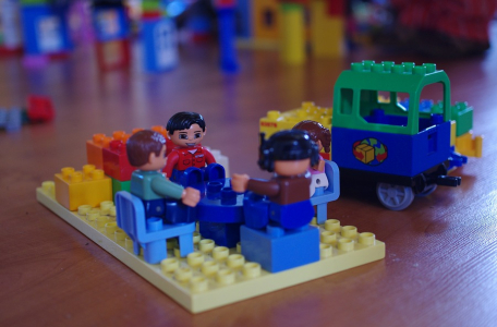 Lego pan&aacute;čci v neděln&iacute; r&aacute;no.