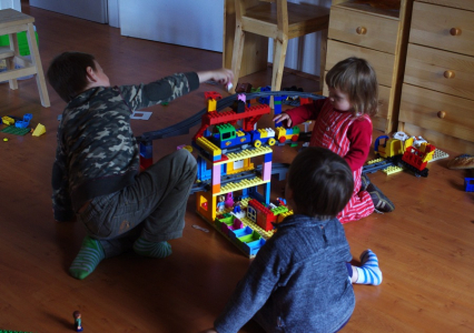 Stavitel&eacute; v akci, teď si se sv&yacute;m v&yacute;tvorem hraj&iacute;.