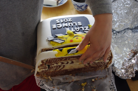 Je&scaron;tě t&yacute;den po n&aacute;vratu z Blanska j&iacute;me zbytek dortu!