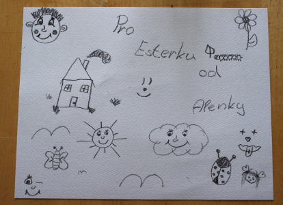 N&aacute;dhern&yacute; obr&aacute;zek, kter&yacute; dostala Esterka od dět&iacute; v Blansku.