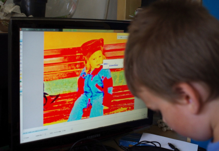 &Scaron;imon grafik a nav&iacute;c samouk!