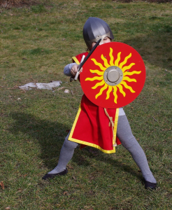 Matěj v obrann&eacute;m postoji.