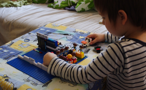 Lego soud, inspiro&aacute;no Zločinem v poln&eacute;.