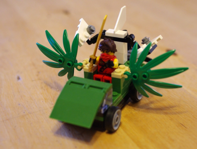 Matěj postavil bojov&eacute; auto.