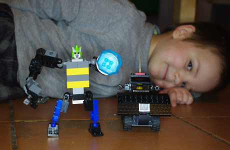 Robot a bojov&eacute; auto.