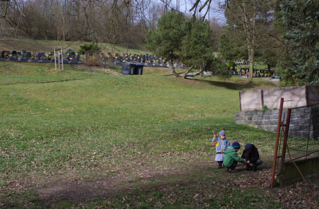 Vod&iacute;me děti n a hřbitov :)