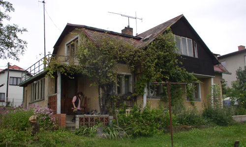 pohled na původn&iacute; stav ze silnice