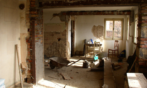 na m&iacute;sto b&yacute;val&eacute; zdi při&scaron;lo masivn&iacute; zpevněn&iacute;