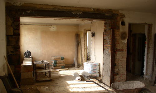 om&iacute;tky přijdou zbourat, podlaha zaizolovat a vybetonovat