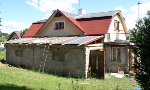 pokl&aacute;dka nov&eacute; střechy, asfaltov&eacute; &scaron;indele