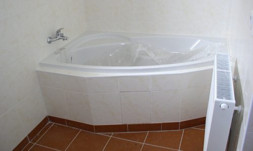 nov&aacute; koupelna se zazděnou vanou