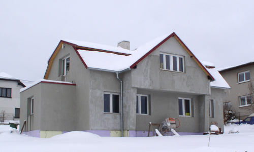 dům je už plně obyvateln&yacute;, zb&yacute;v&aacute; jen fin&aacute;ln&iacute; om&iacute;tka